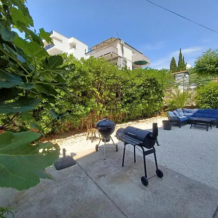 Apartment Bunjo'S Beach House Trogir Exterior photo